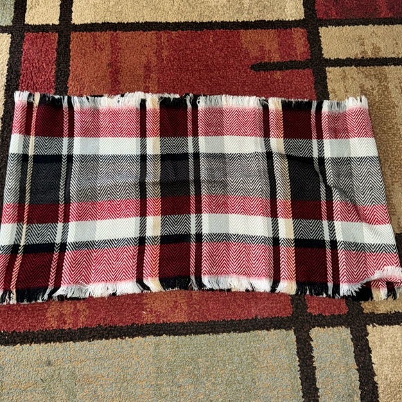 Scarf‎ - Picture 2 of 3